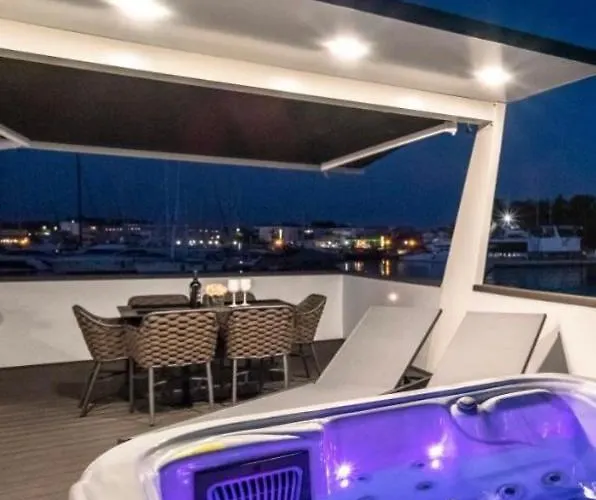 Sealodge Novigrad Number 18 شقة *